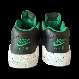 New Jordan Stadium 90 Boys Size 7 *Rare*
Black/Pine Green/White